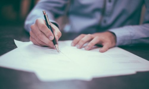 4 szybkie porady jak wybrać prawnika w trudnej sytuacji